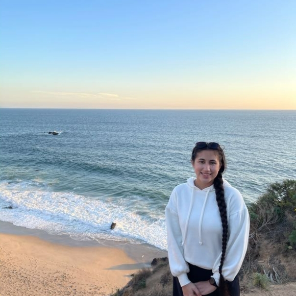 Meet your Posher, Caitlin - Picture 7 of 12